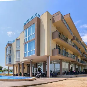 royal-beach-chernomorets.sozopol-hotels.com/