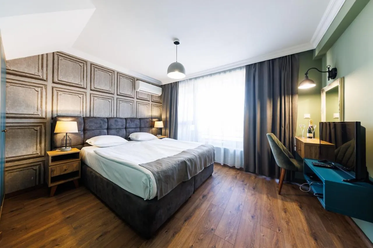Avenue Hotel - Free Parking contacts